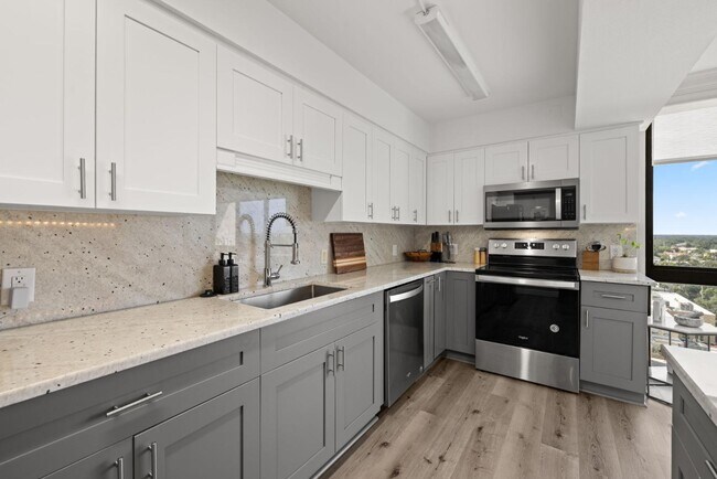Building Photo - 3301 Bayshore Blvd