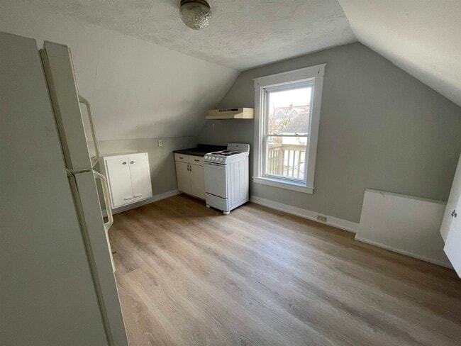 Building Photo - 52 Chestnut Ave