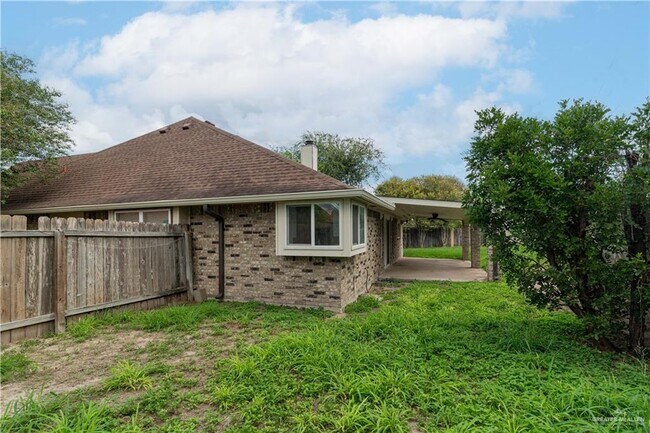 Building Photo - 2813 Hawk Ct