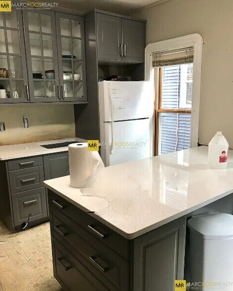 Building Photo - 5 Lowden Ave