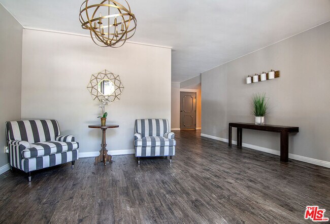 Building Photo - 853 Le Doux Rd