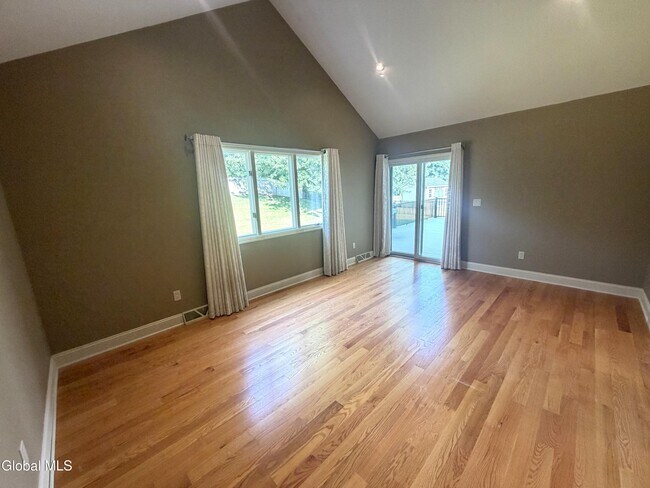 Building Photo - 53 Huntleigh Dr