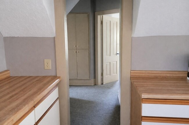 Building Photo - 326 2nd Ave NE