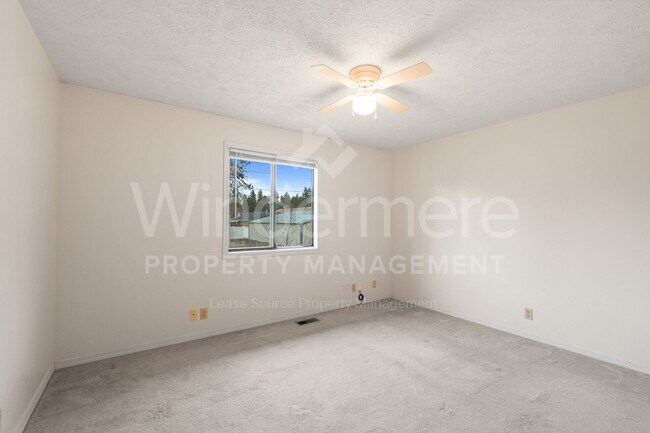 Building Photo - Beautiful Family Home ! Spring Special !! 50% Off first months rent.