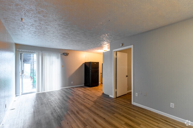 1BD, 1BA - 650SF - Chelmont Apartments RGLLC