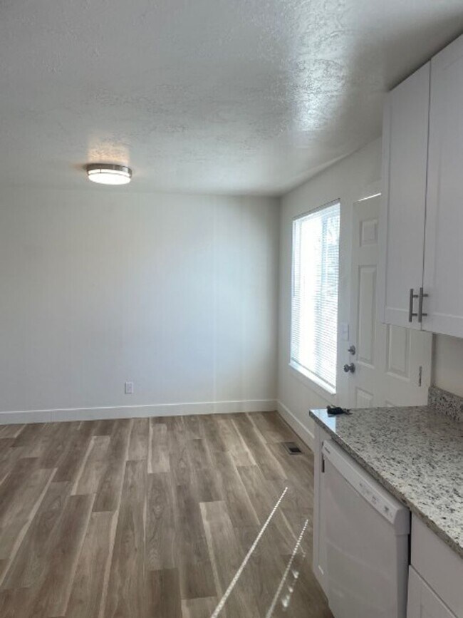 Building Photo - Spacious 3-bedroom 1.5 Bath Twin-Home with a Fenced Backyard