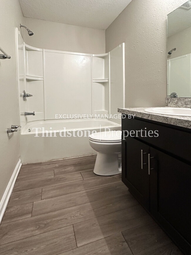 Building Photo - 938 Ardoon St