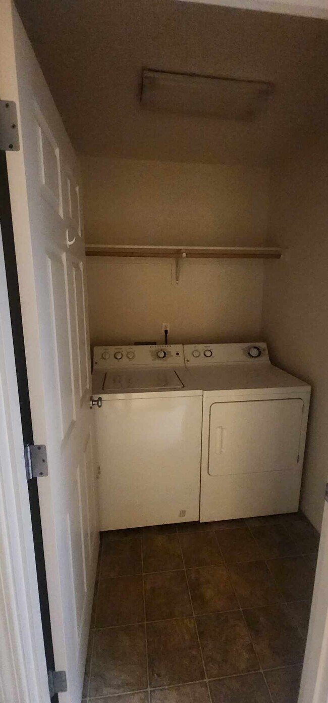 Building Photo - 1115 SE Alika Ave