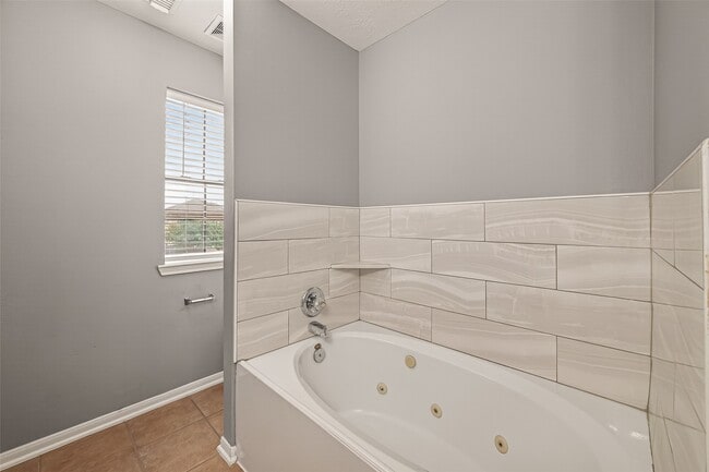 Building Photo - 6815 Lower Arrow Dr