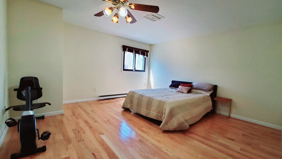 Building Photo - 14 Cerone Ct