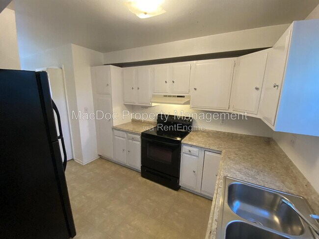Building Photo - 810 Sledgehammer Dr