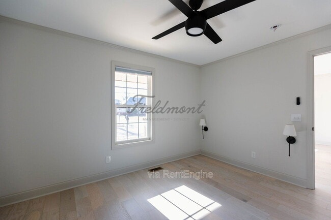 Building Photo - 414 Birnie St