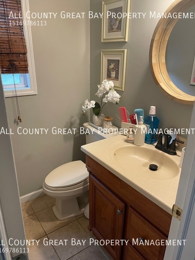 Building Photo - 115 Hedges Ave