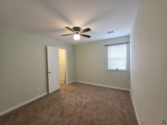 Building Photo - 66 Park Ln
