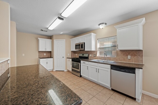 Building Photo - 10211 E Summit Canyon Dr