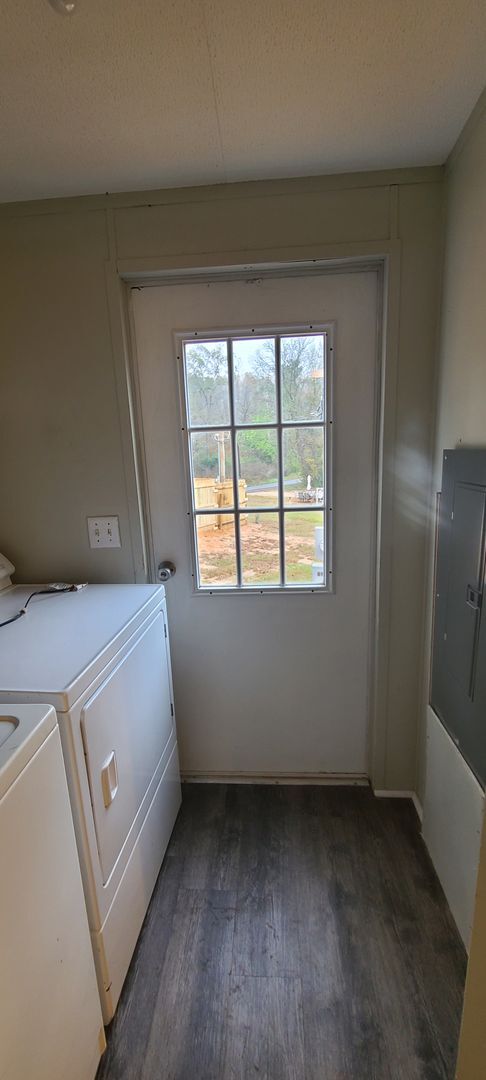 Building Photo - Single Wide Mobile Home