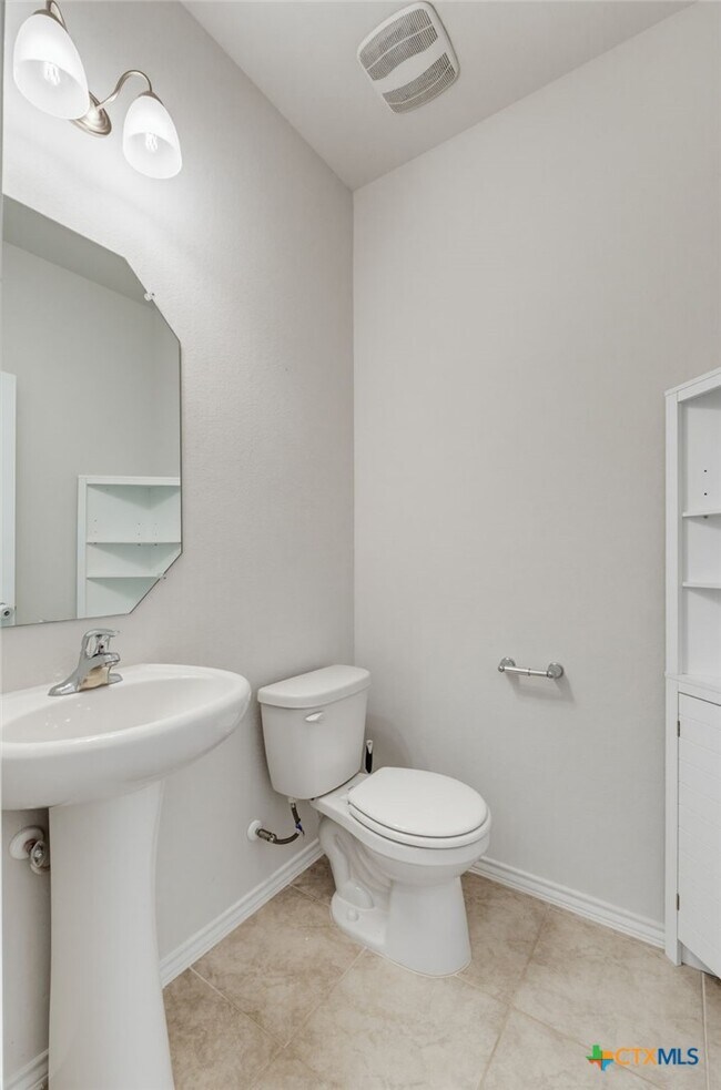 Building Photo - 2044 Mallard Ct