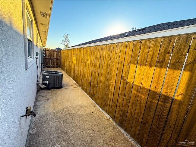 Building Photo - 5704 Puffin Ave