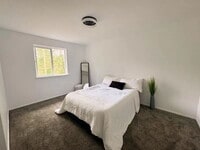 Building Photo - Bedroom for Rent in a 3 bedroom home
