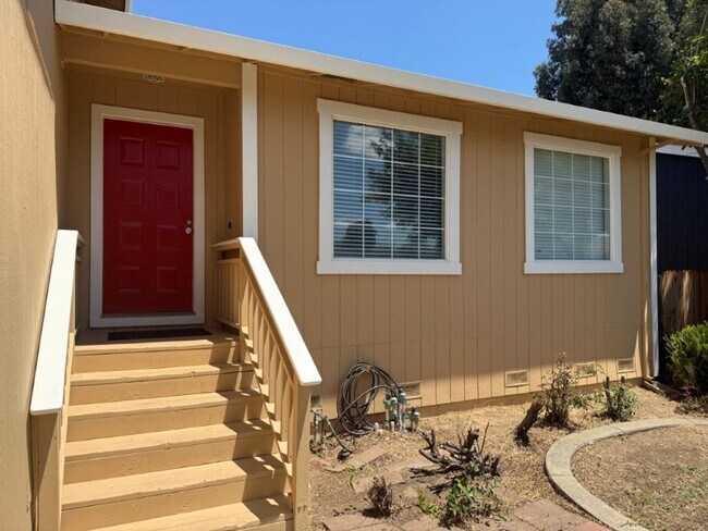 Building Photo - Rare Remodeled 5 Bedroom 2.5 Bath Tri Level in Vacaville
