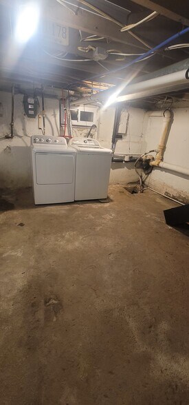 Building Photo - 53 Race St