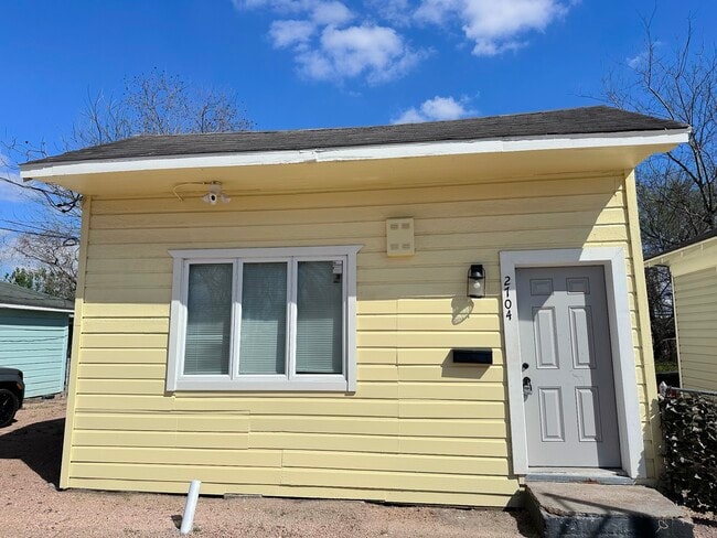 Building Photo - 2704 Brewster St