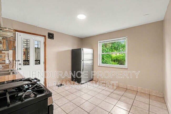 Building Photo - 937 Grand Ave