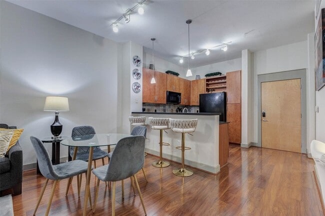 Building Photo - 1901 Post Oak Blvd