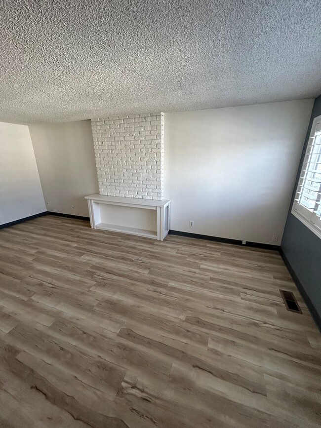 Building Photo - 2 Bedroom 2 Bath House