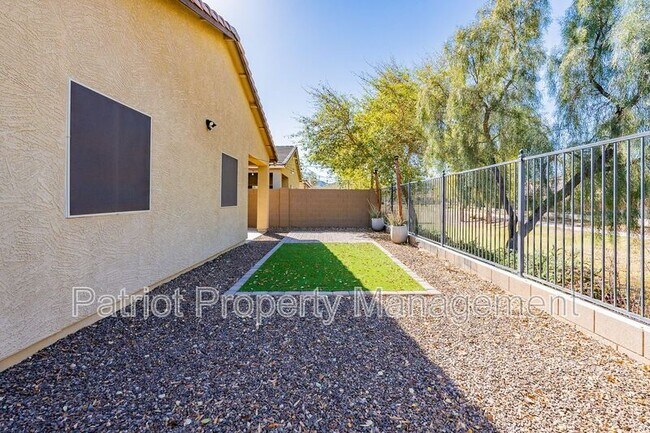 Building Photo - 8816 S 41st Dr