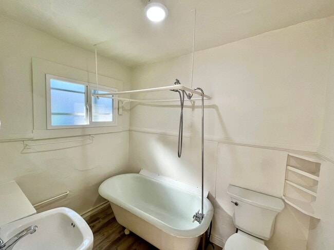 Building Photo - Little Italy - Charming 2 BR Cottage with ...