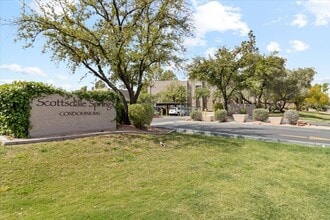 Building Photo - Spectacular Scottsdale Springs!