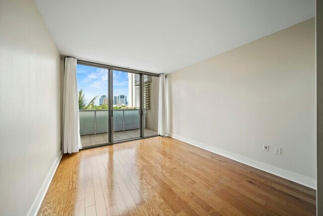 Building Photo - 1551 Ala Wai Blvd