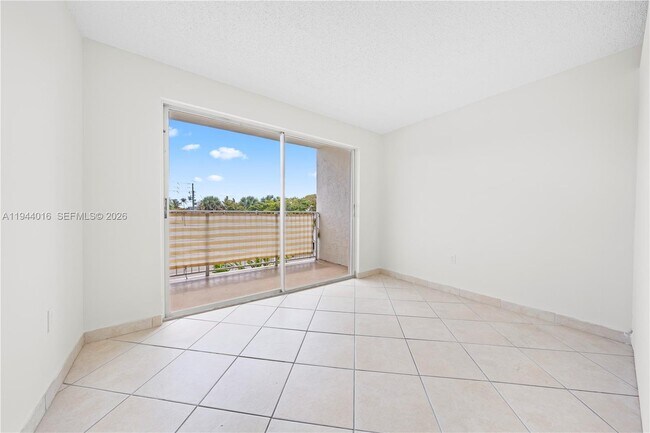 Building Photo - 1975 Normandy Dr