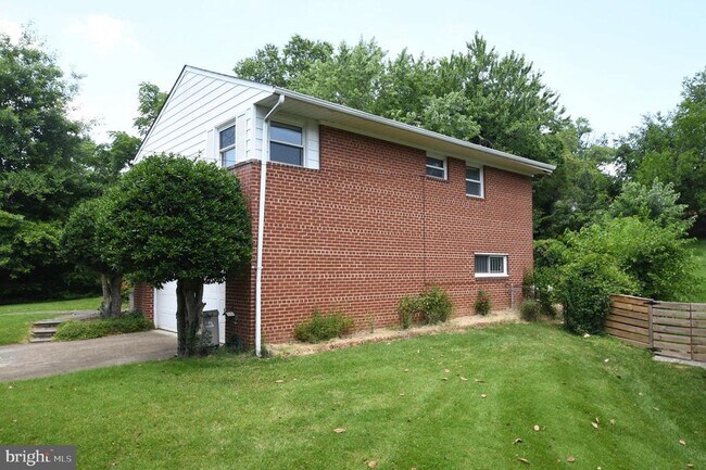 Building Photo - 2016 Cascade Rd