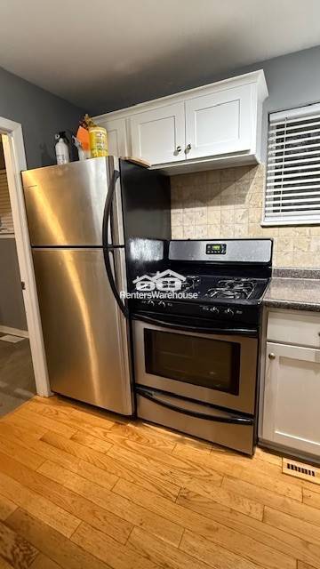 Building Photo - 708 10th Ave SE