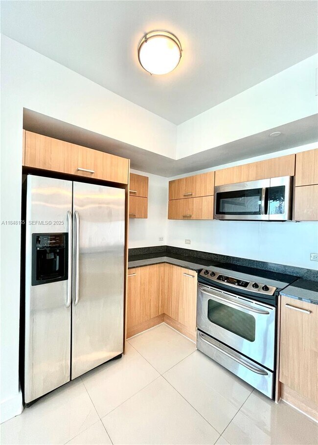 Building Photo - 350 S Miami Ave