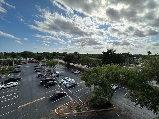 Building Photo - 1300 NE Miami Gardens Dr
