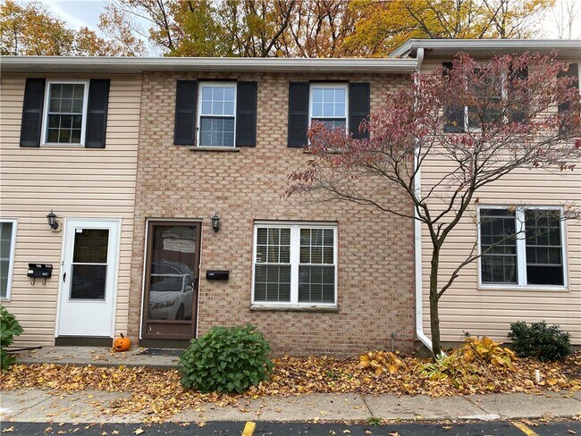 Primary Photo - 1082f Mt Hope Ave