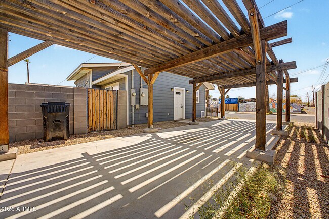 Building Photo - 505 N 16th Ave