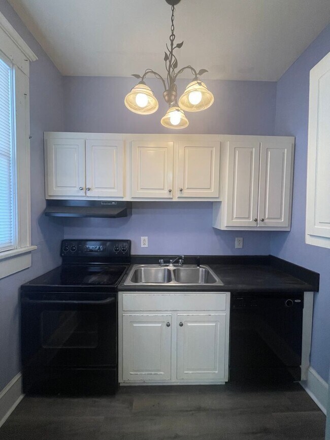 Building Photo - 946 Magnolia St