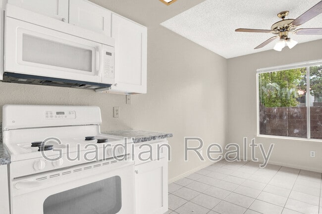 Building Photo - 2209 Tall Pine Dr