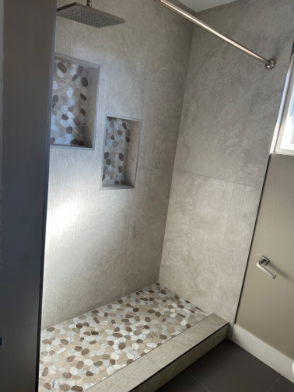 Building Photo - 704 Mc Dermit St