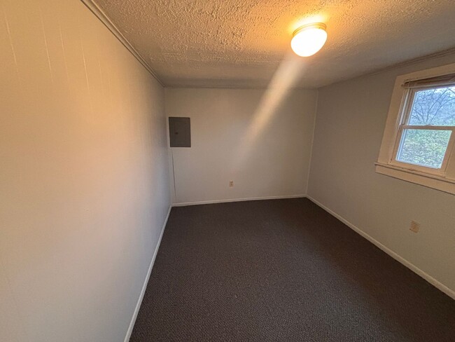 Building Photo - 124 39th Ave N