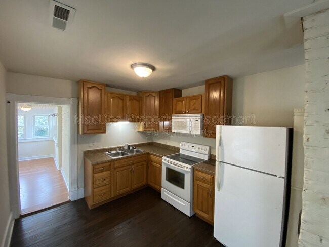 Building Photo - 320 Wolfe St