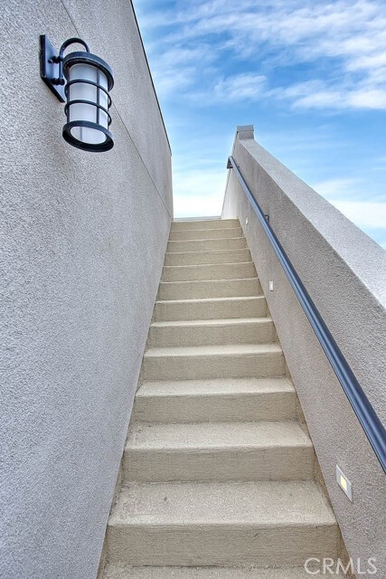 Building Photo - 6 Crown Point Dr