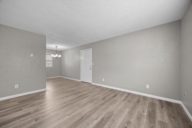 Building Photo - 443 M St