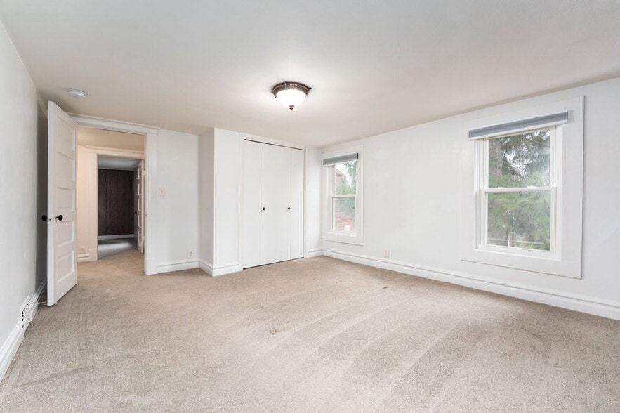 Building Photo - 1006 Schuring Rd
