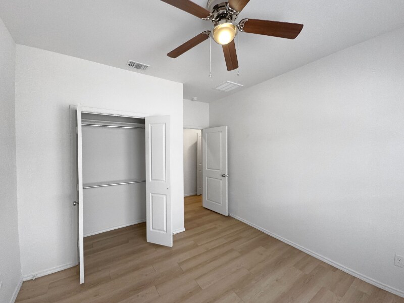 Building Photo - 5701 Kemper St