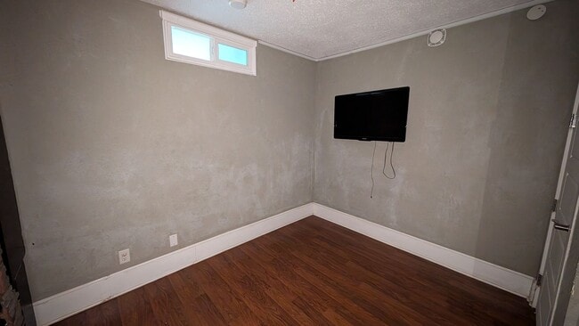 Building Photo - 1 Bed 1 Bath with Den at Waikiki Imperial Apt.